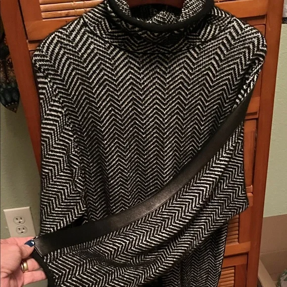 Excellent Tom Ford Black and White Chevron Cashmere & leather Sweater size XS - Picture 1 of 8